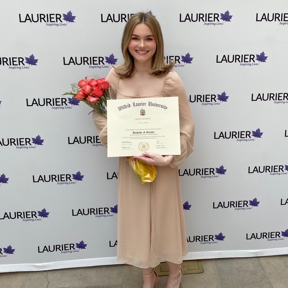 Meet your Posher, Julia - Picture 3 of 6